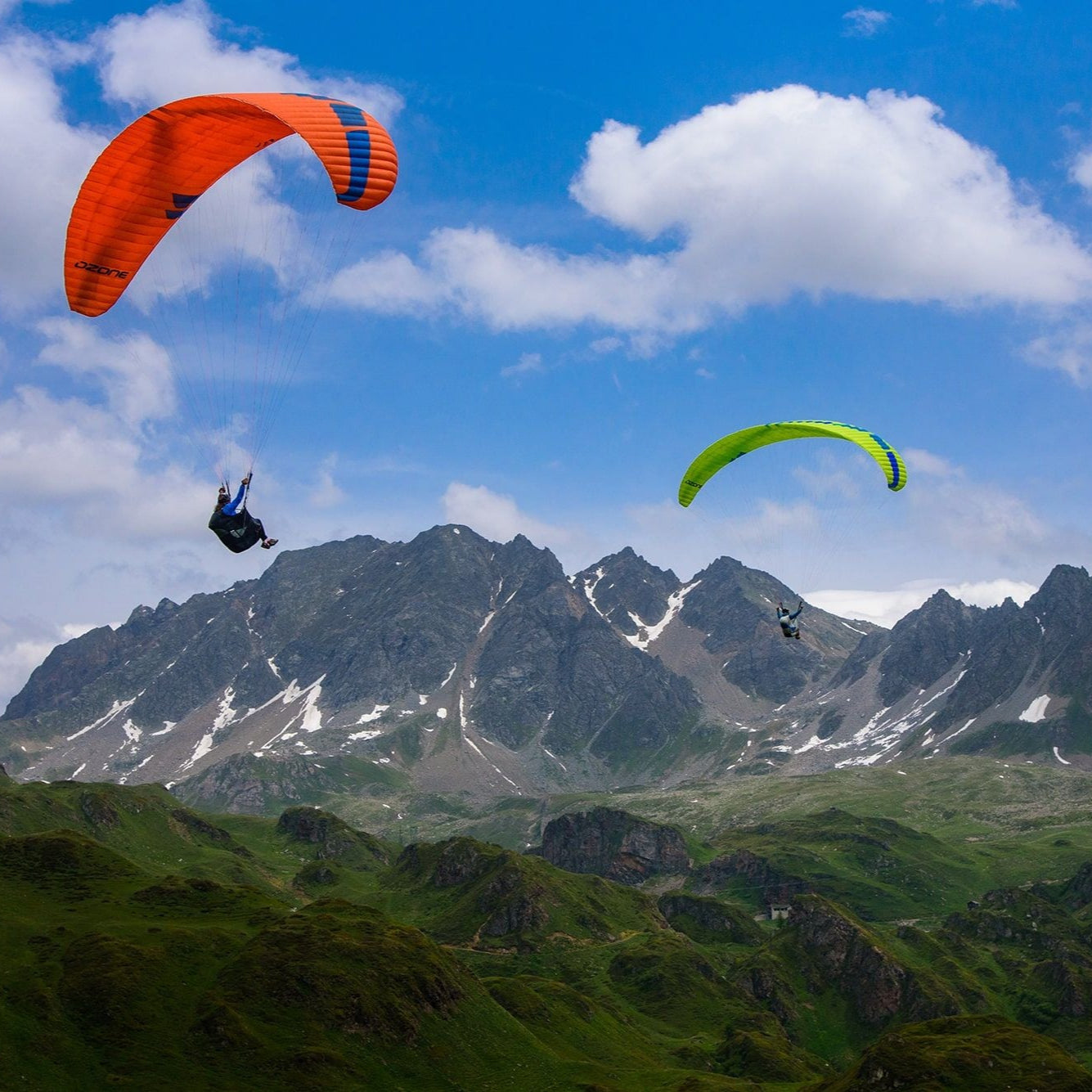 Ozone Buzz Z7 paraglider