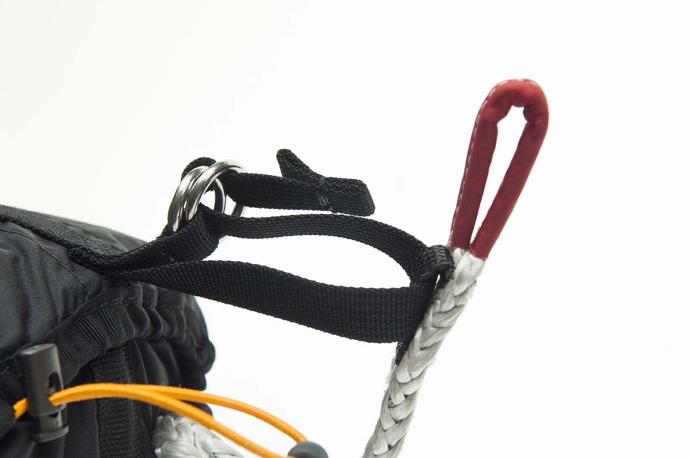 Neo container ventral emergency parachute pocket