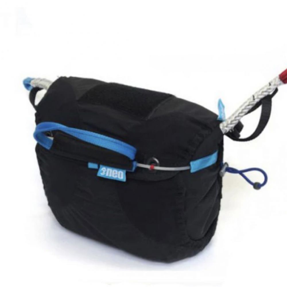 Neo container ventral emergency parachute pocket